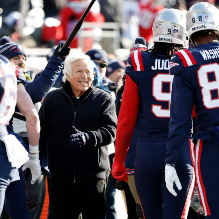 Robert Kraft invites heckled fan to watch Patriots game from owner’s suite