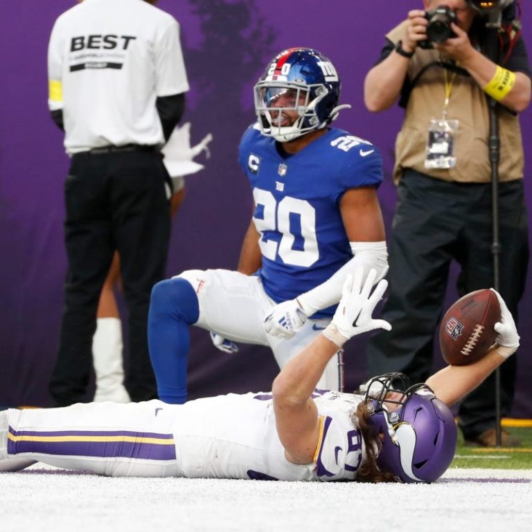 Giants playoff path on hold after Vikings nail last-second 61-yard FG