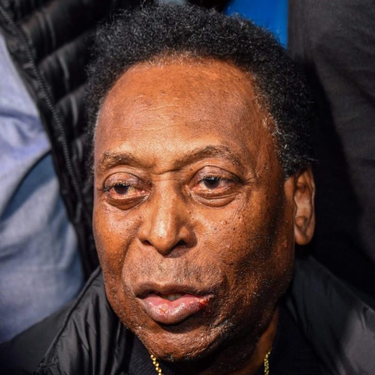 Pelé nears 1 month in hospital with no sign of improvement
