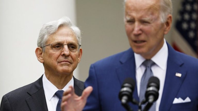 Former FBI assistant director sees ‘glaring disparity’ in DOJ’s ‘kid gloves’ treatment of Biden