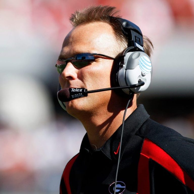 Ex-Georgia coach elected to CFB Hall of Fame as Bulldogs seek another title