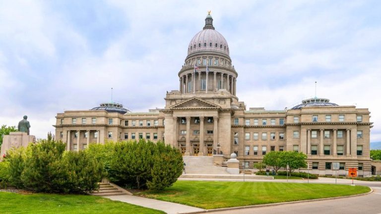 Two Idaho lawmakers introduce legislation to criminalize giving out certain COVID-19 vaccines