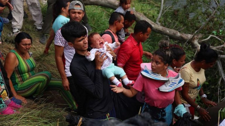 Dramatic footage captures chaos at the southern border as Title 42 reaches expiration: SEE IT