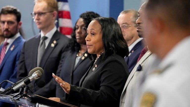 Trump bond set at $200,000 after Georgia indictment; he will be processed Thursday