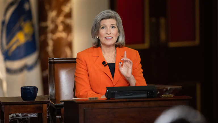Sen Ernst urges Biden admin to protect Jewish college students from ‘flood of antisemitic attacks’