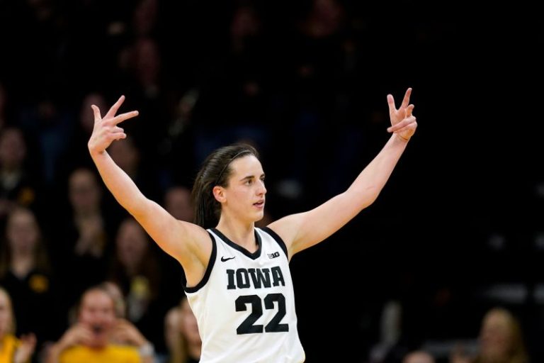 How many points did Caitlin Clark score last night? Tracking her stats