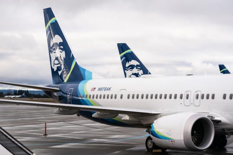 Hundreds of Alaska Airlines and United flights canceled after Boeing 737 Max 9 groundings