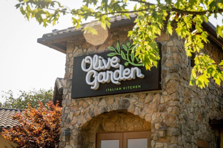 LongHorn up, Olive Garden down: Darden earnings hint at dinings sales drag