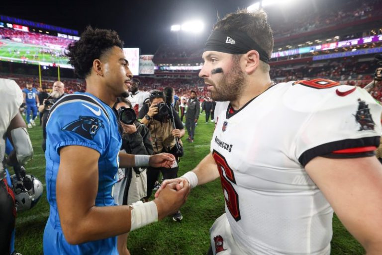 Baker Mayfield shows support to benched No. 1 overall pick