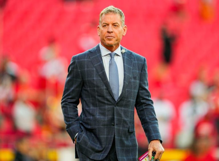 Former Cowboys QB Troy Aikman dishes on stadium sun, Mike McCarthy