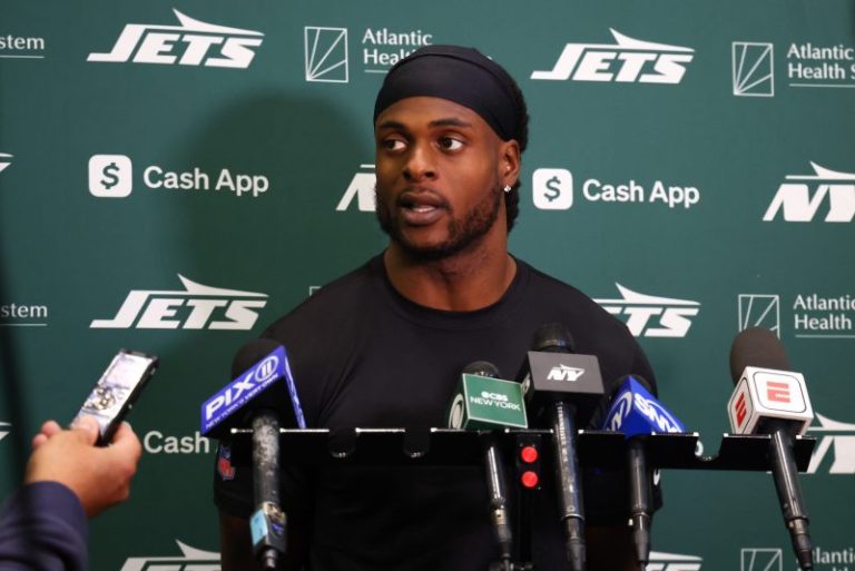 Jets WR Davante Adams shares reaction to Joe Douglas firing