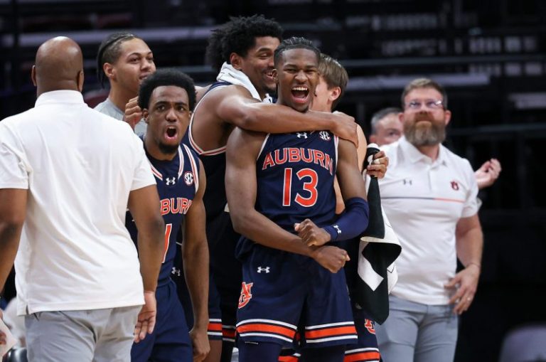Auburn makes big move, Kansas still No. 1 in men’s basketball poll
