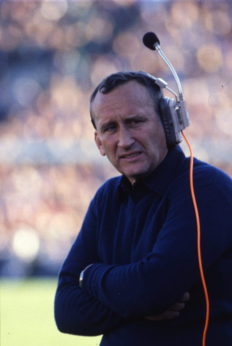 Former Notre Dame football coach Gerry Faust dies at 89