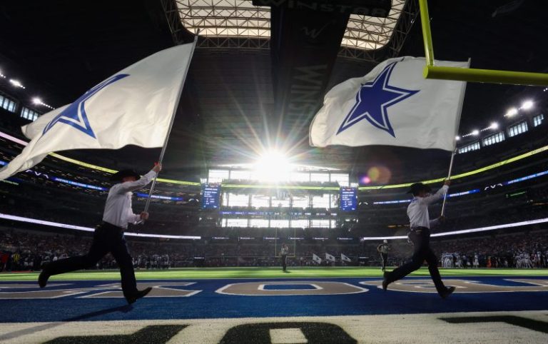 Metal sheet falls from AT&T Stadium roof onto field ahead of MNF