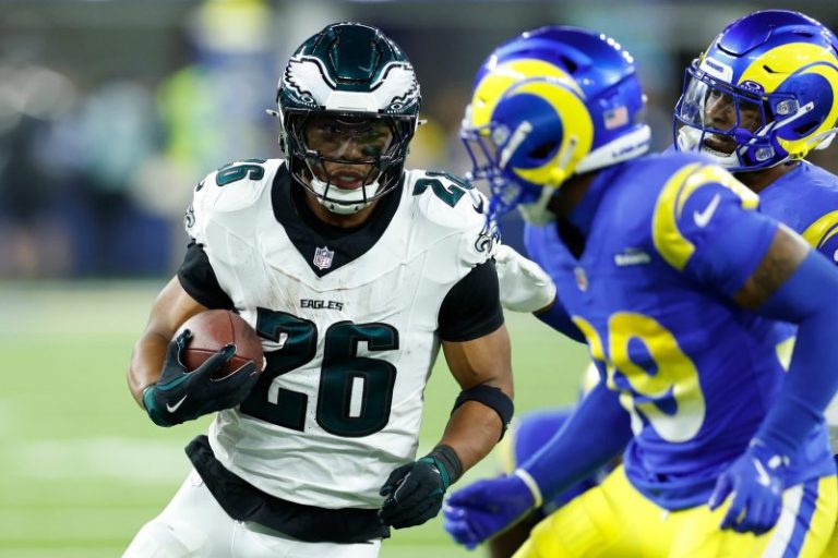 Eagles win seventh straight behind Barkley’s huge performance