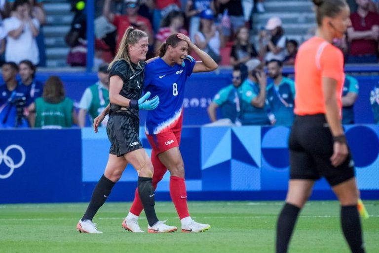 Why star goalie Alyssa Naeher decided to retire from USWNT