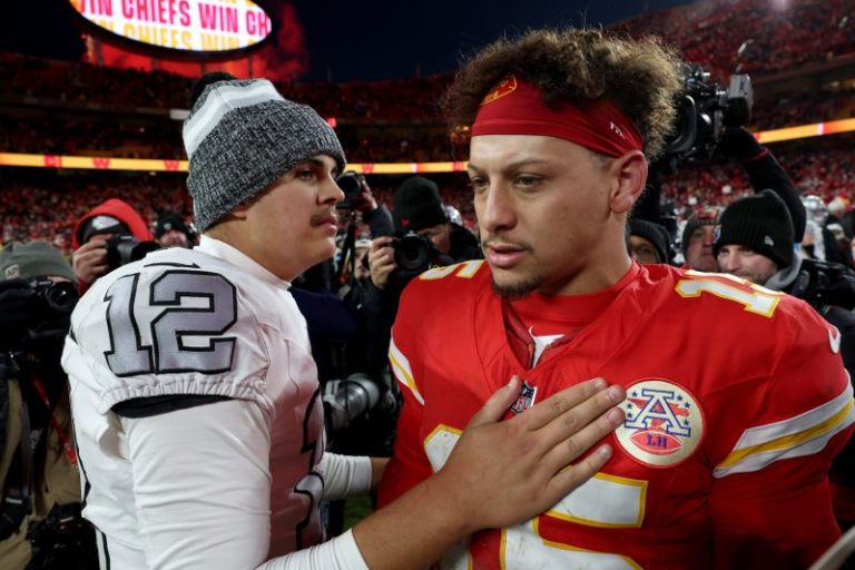 Winners, losers of Chiefs’ victory over Raiders: Pressing problem for K.C.?