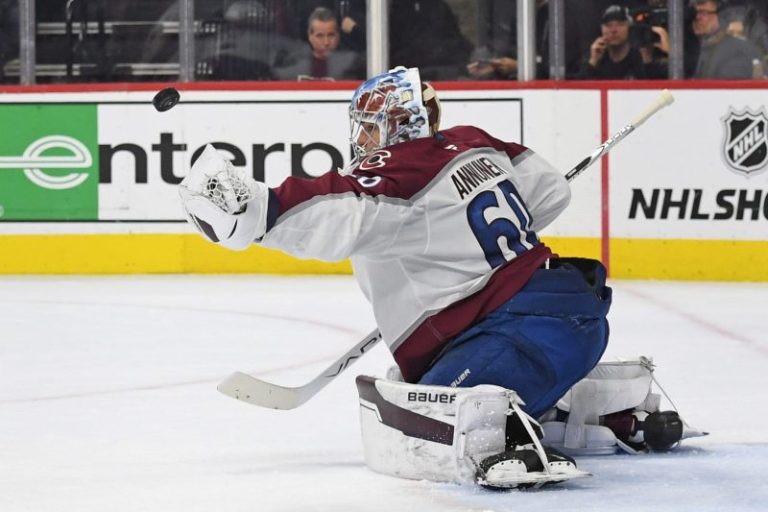 Avalanche, Predators swap goaltenders