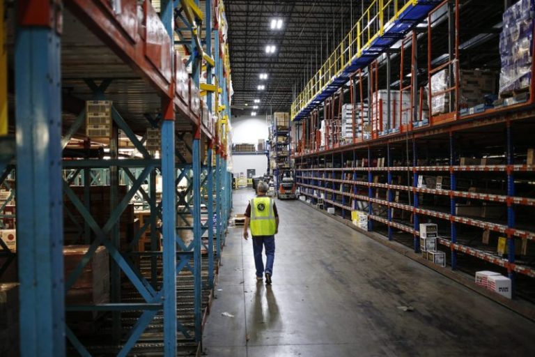 Top liquor distributor favored Costco and Kroger over small businesses, FTC says