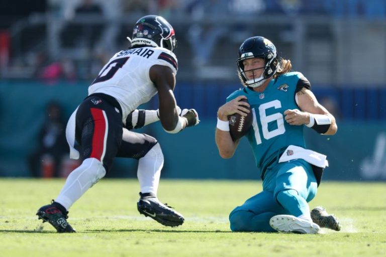 Jaguars place Lawrence on IR; QB also ‘expected’ to have shoulder surgery