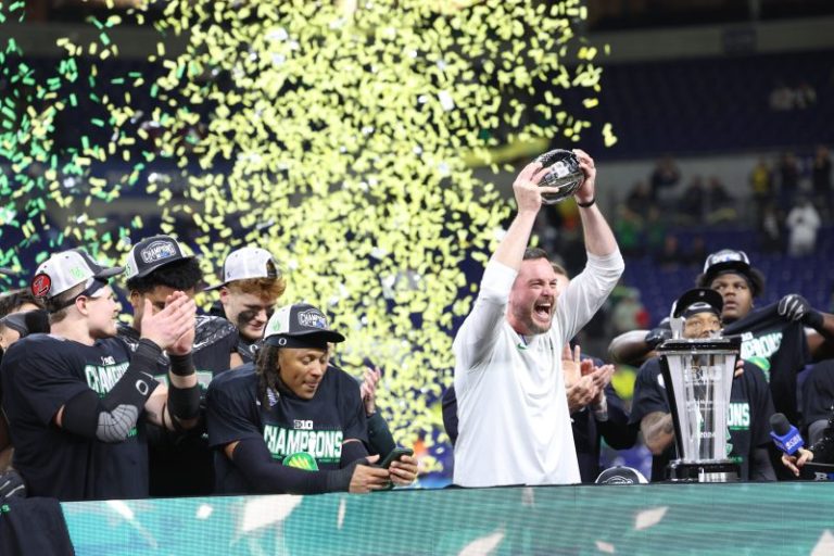 Oregon’s season so impressed CFP committee that Ducks draw short straw