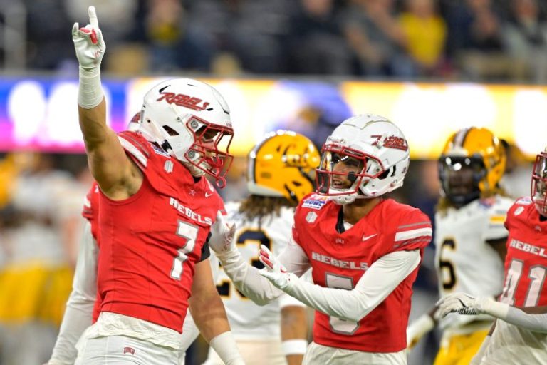 UNLV gets first bowl win in 24 years: Highlights