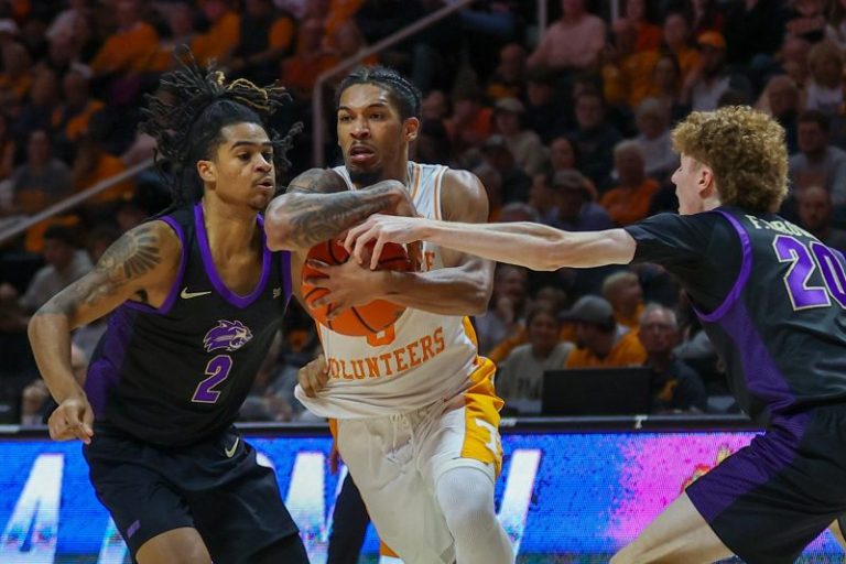 Tennessee still No. 1, Kentucky tumbles in men’s basketball poll