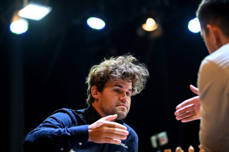 Chess player quits tournament after being asked to change out of jeans