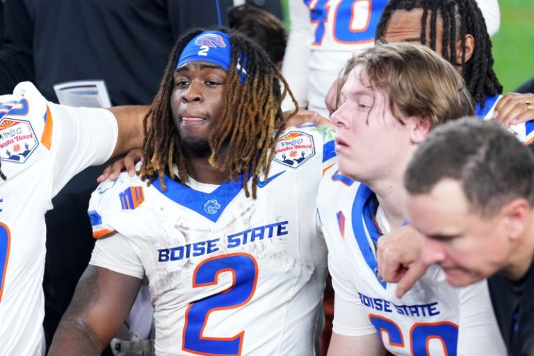 Behind scenes with Boise State in Fiesta Bowl loss that showed why it is different