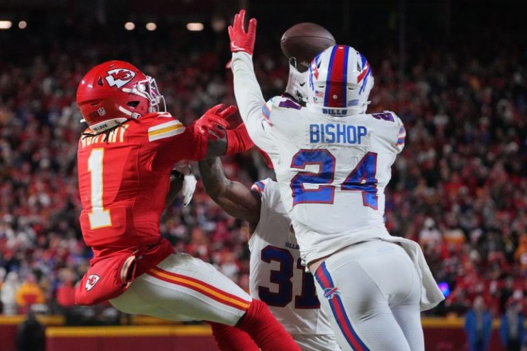 Breaking down controversial catch by Chiefs’ Xavier Worthy