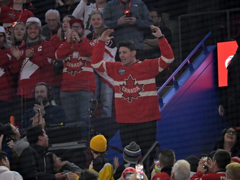 Canadian sports fans boo national anthem before NBA, NHL games over tariffs