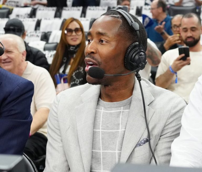 NBA debuts ‘ManningCast’-style show for Lakers vs. Timberwolves game