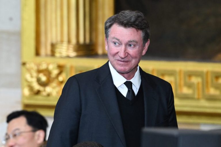 Wayne Gretzky’s wife: Canadians’ criticism has ‘broken his heart’