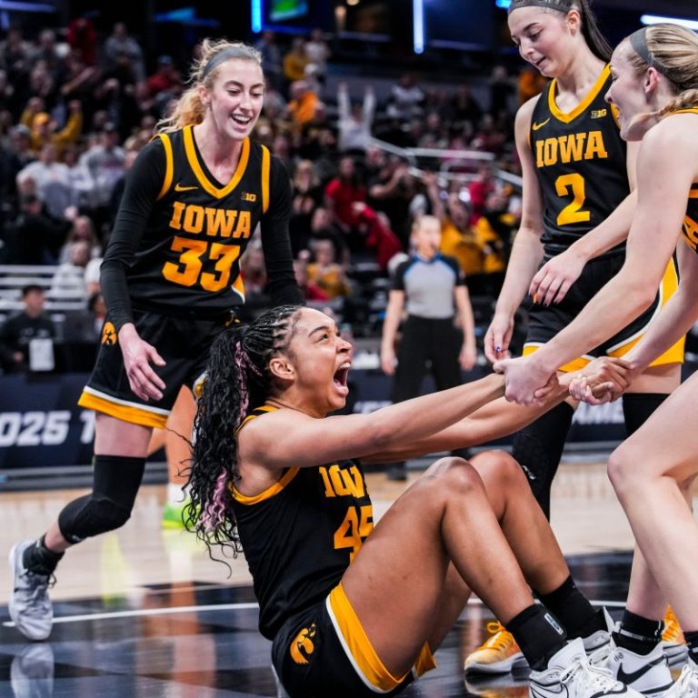 Big Ten teams shine, Notre Dame tumbles ahead of March Madness