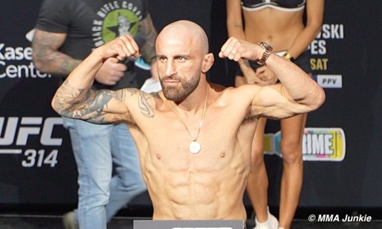 UFC 314 live: Updates, highlights for Volkanovski vs. Lopes card