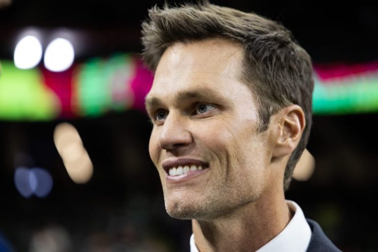 Tom Brady to join Jimmie Johnson for a ride at Indy 500