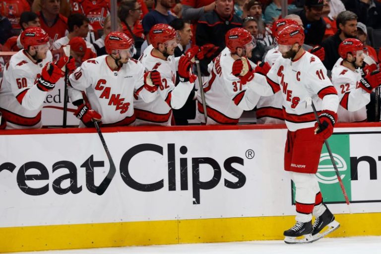 Hurricanes knock off Capitals with late goals: Game 5 highlights