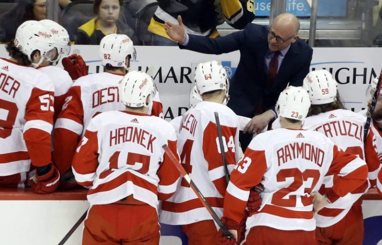 Blackhawks hire former Red Wings coach to lead team