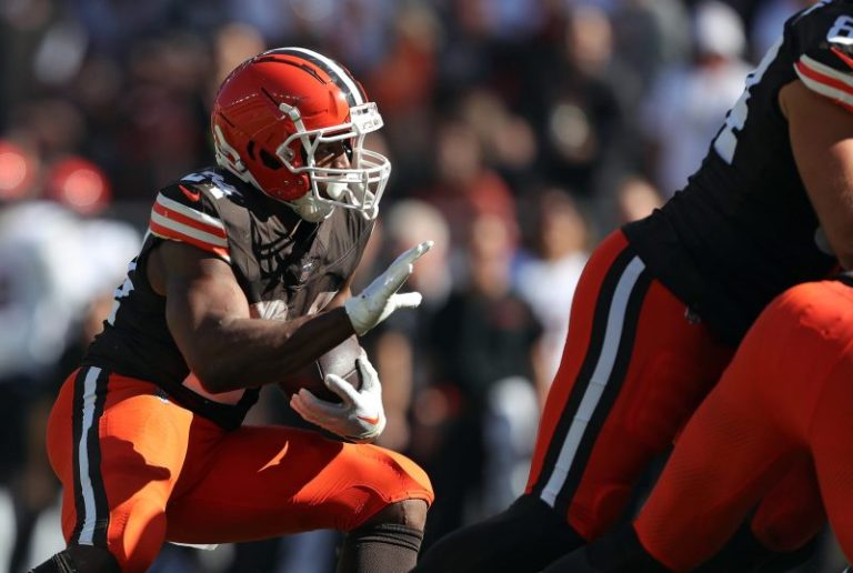 Former Browns RB Nick Chubb signs with Texans after physical