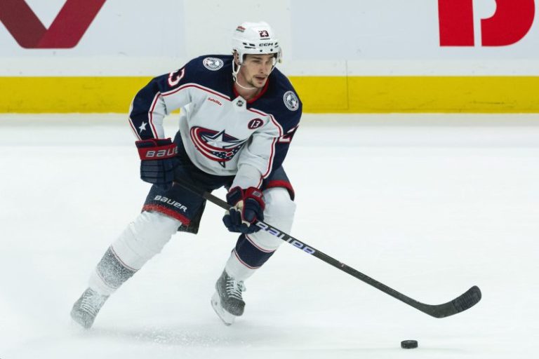 NHL player’s widow presents perseverance trophy to 2025 winner