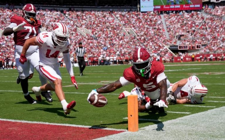 Wisconsin vs Alabama score: Crimson Tide rolls past Badgers