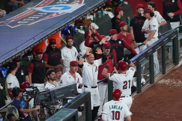 Two NL West teams in position for miracle finish as Mets collapse