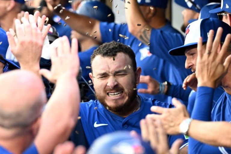 Blue Jays clinch AL East, sending Yankees to showdown vs. Red Sox