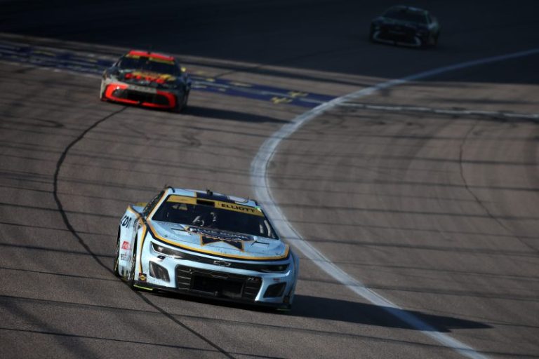 Chase Elliott wins wild NASCAR playoff race at Kansas: Live updates