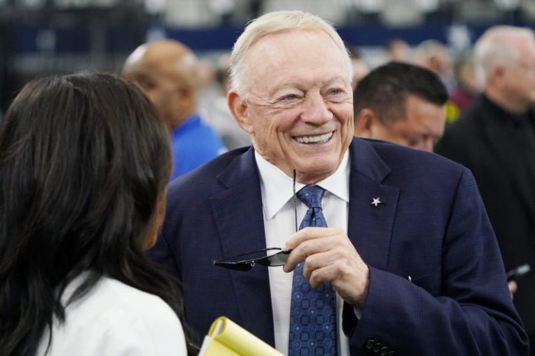 Jerry Jones reveals Taylor Swift fandom on radio show