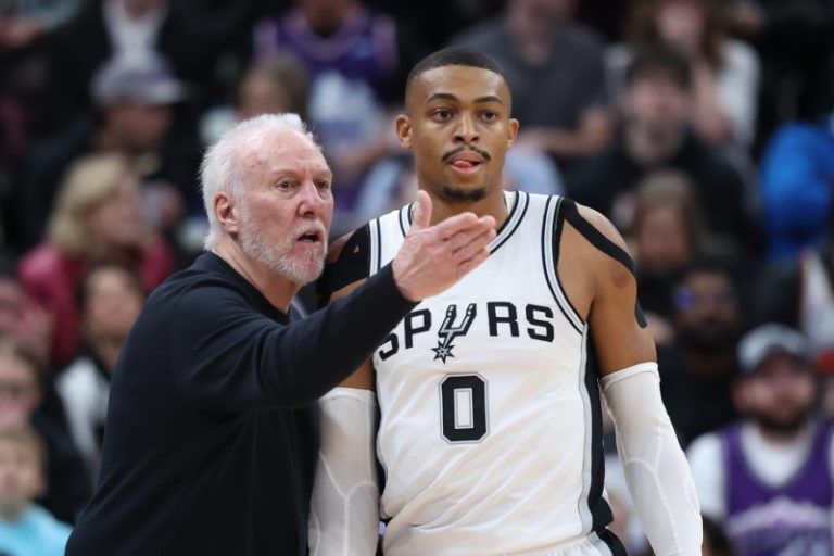 San Antonio Spurs unveil banner honoring former coach Gregg Popovich