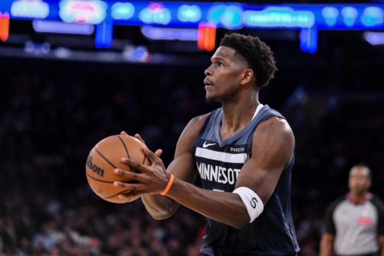 Timberwolves star Anthony Edwards suffers hamstring injury vs. Pacers